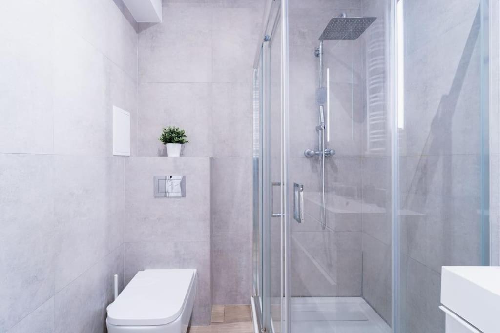City Center - 3 Rooms - New Building - Private Parking Place - Garage Vratislav Exteriér fotografie